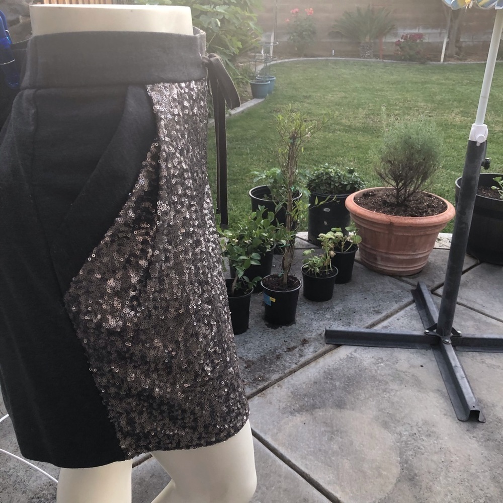Sequined Skirt on front, sides packets - Picture 13 of 13